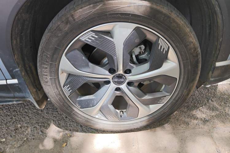 Used BYD Frigate 07 2023 DM-i 205KM Flagship Model Right Front Wheel Hub