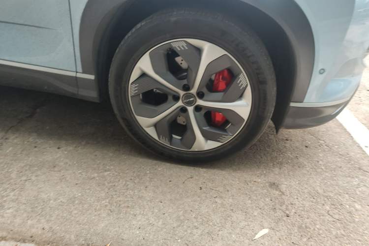 Used BYD Frigate 07 2023 DM-p 175 km Four-Wheel Drive Flagship Model Right Front Wheel Hub
