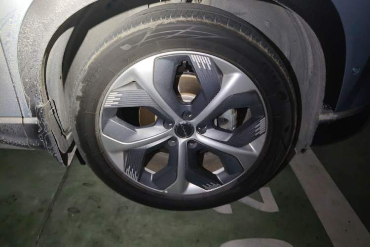 Used BYD Frigate 07 2023 DM-i 100KM Flagship Model Right Front Wheel Hub