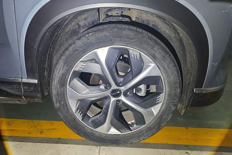 Used BYD Frigate 07 2023 DM-i 100KM Flagship Model Right Front Wheel Hub