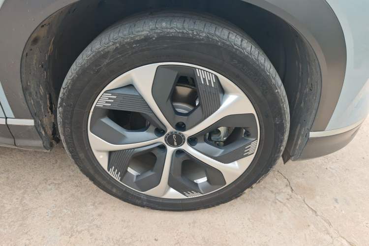Used BYD Frigate 07 2023 DM-i 205KM Prestige Model Right Front Wheel Hub