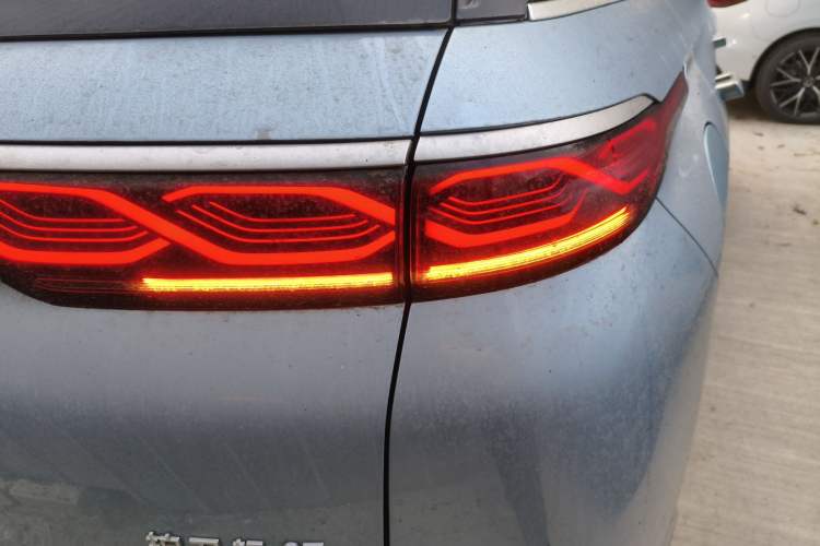 Used BYD Frigate 07 2023 DM-p 175 km Four-Wheel Drive Flagship Model Right Rear Taillight