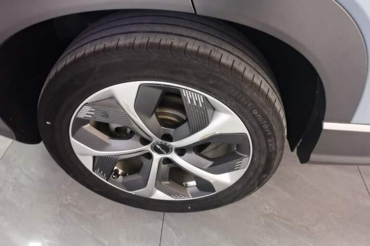 Used BYD Frigate 07 2023 DM-i 100KM Prestige Model Right Rear Wheel Hub