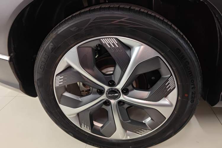 Used BYD Frigate 07 2023 DM-i 205KM Flagship Model Right Rear Wheel Hub