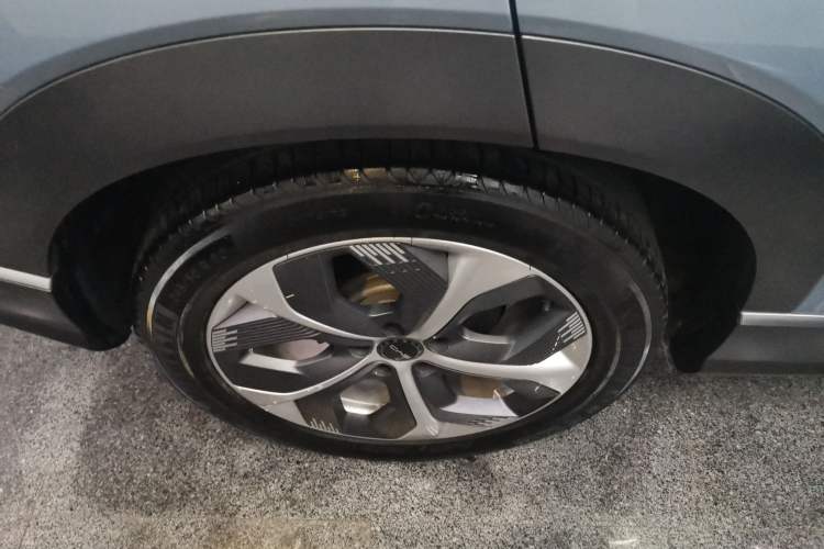 Used BYD Frigate 07 2023 DM-p 175 km Four-Wheel Drive Flagship Model Right Rear Wheel Hub