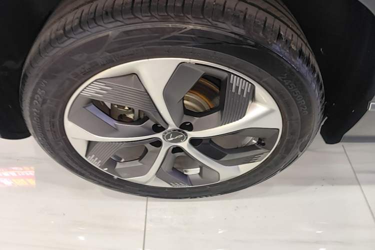 Used BYD Frigate 07 2023 DM-i 100KM Flagship Model Right Rear Wheel Hub