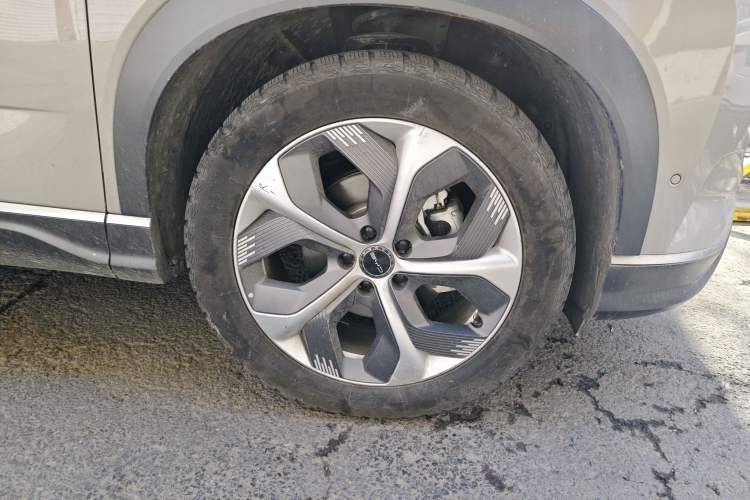 Used BYD Frigate 07 2023 DM-i 100KM Flagship Model Right Front Wheel Hub