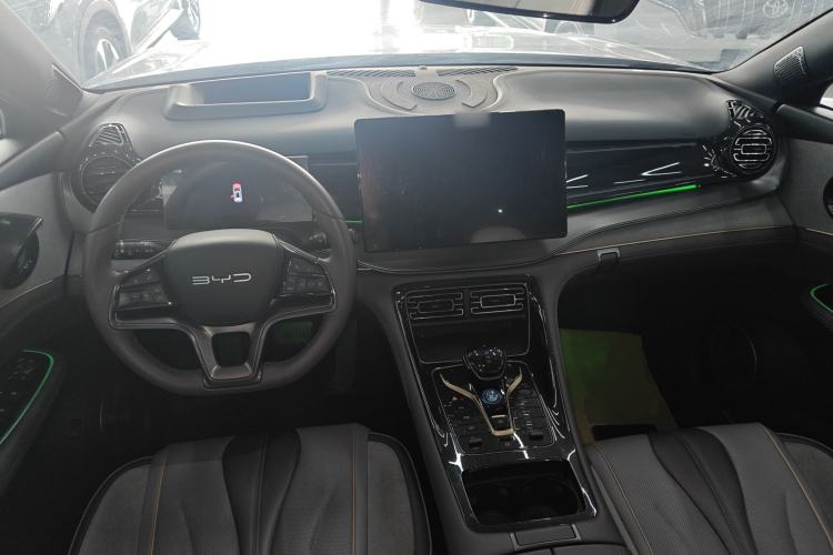 Used BYD Frigate 07 2023 DM-i 100KM Flagship Model Center Console