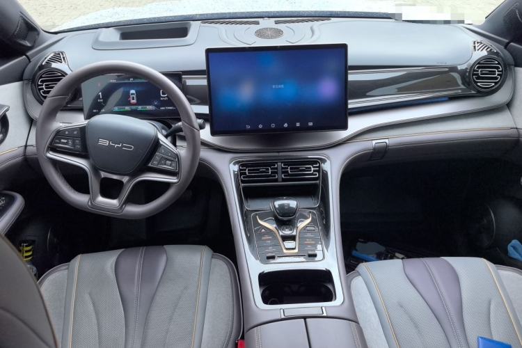Used BYD Frigate 07 2023 DM-p 175 km Four-Wheel Drive Flagship Model Center Console