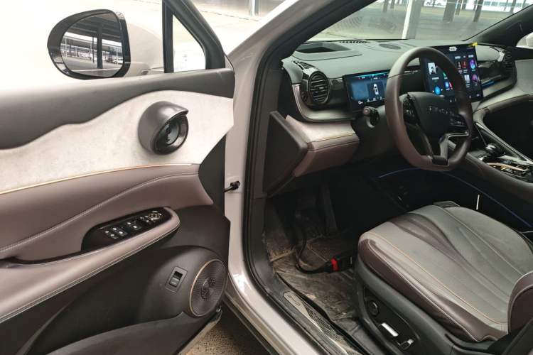 Used BYD Frigate 07 2023 DM-p 175 km Four-Wheel Drive Navigation Model Driver Seat