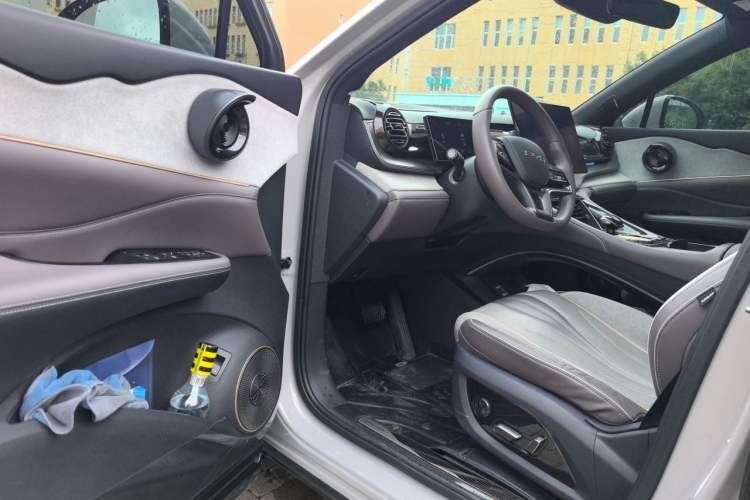 Used BYD Frigate 07 2023 DM-p 175 km Four-Wheel Drive Flagship Model Driver Seat