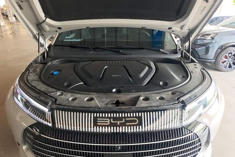 Used BYD Frigate 07 2023 DM-i 205KM Flagship Model Engine Bay