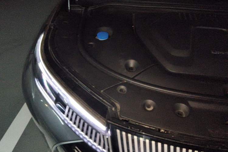 Used BYD Frigate 07 2023 DM-i 100KM Flagship Model Engine Bay Right