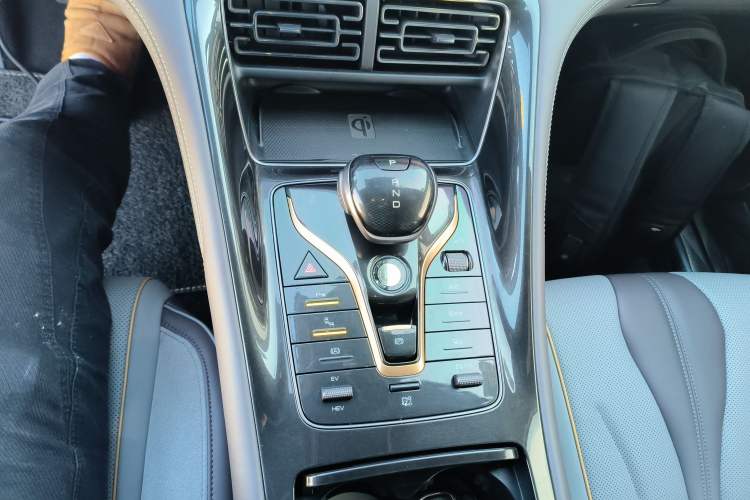 Used BYD Frigate 07 2023 DM-i 100KM Prestige Model Gear Lever