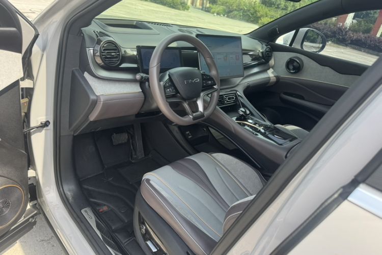 Used BYD Frigate 07 2023 DM-i 100KM Flagship Model Interior 11