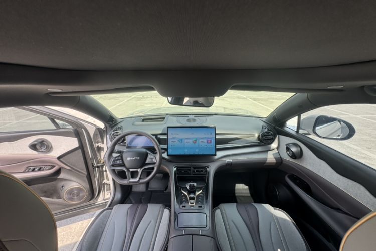Used BYD Frigate 07 2023 DM-i 100KM Flagship Model Interior 3