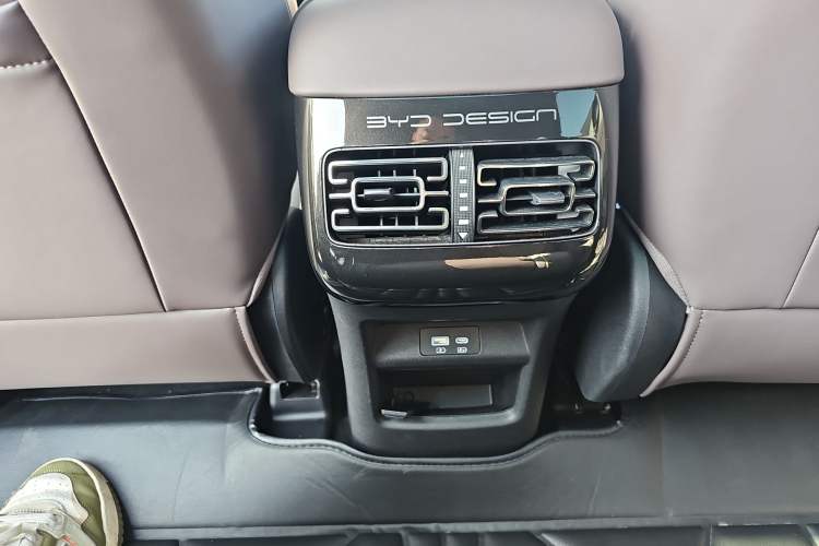 Used BYD Frigate 07 2023 DM-i 205KM Flagship Model Interior 5