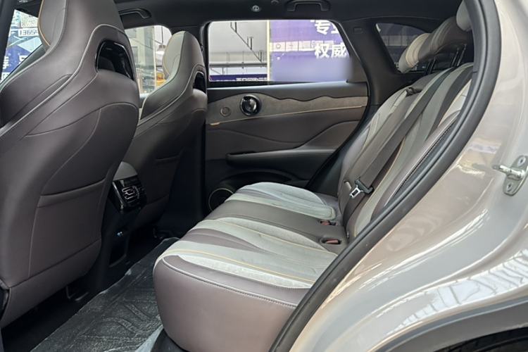 Used BYD Frigate 07 2023 DM-i 205KM Prestige Model Interior 6