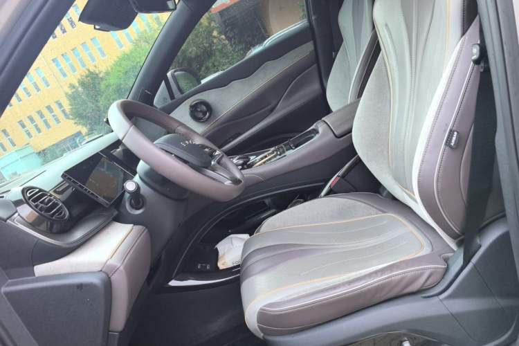 Used BYD Frigate 07 2023 DM-p 175 km Four-Wheel Drive Flagship Model Left Front Seat