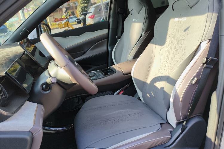 Used BYD Frigate 07 2023 DM-p 175 km Four-Wheel Drive Flagship Model Left Front Seat