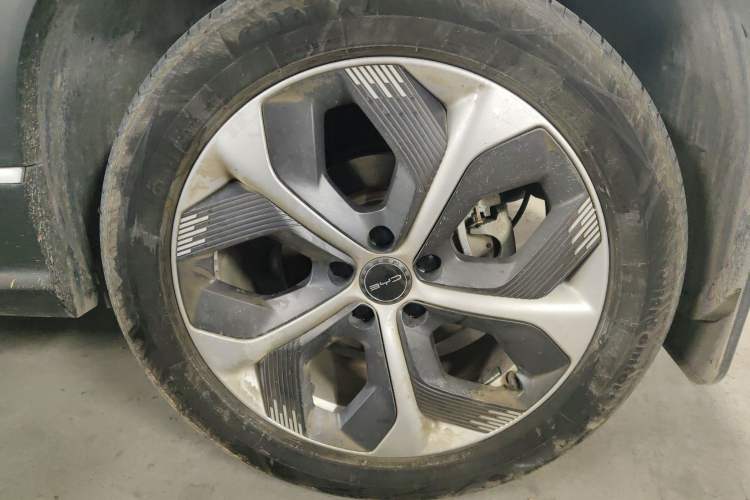 Used BYD Frigate 07 2023 DM-i 205KM Flagship Model Left Front Wheel Hub