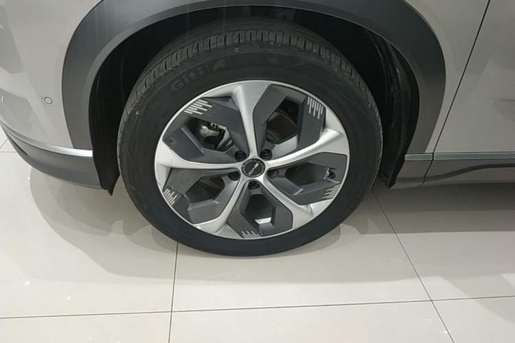 Used BYD Frigate 07 2023 DM-i 205KM Flagship Model Left Front Wheel Hub