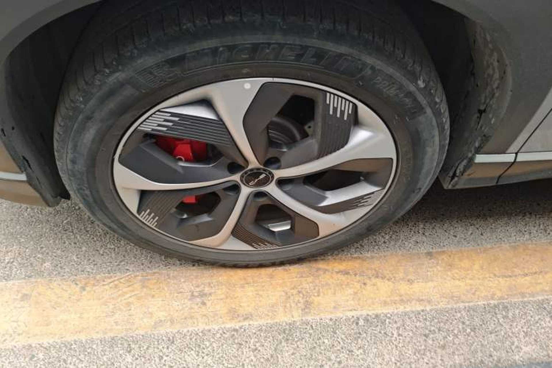 Used BYD Frigate 07 2023 DM-p 175 km Four-Wheel Drive Navigation Model Left Front Wheel Hub