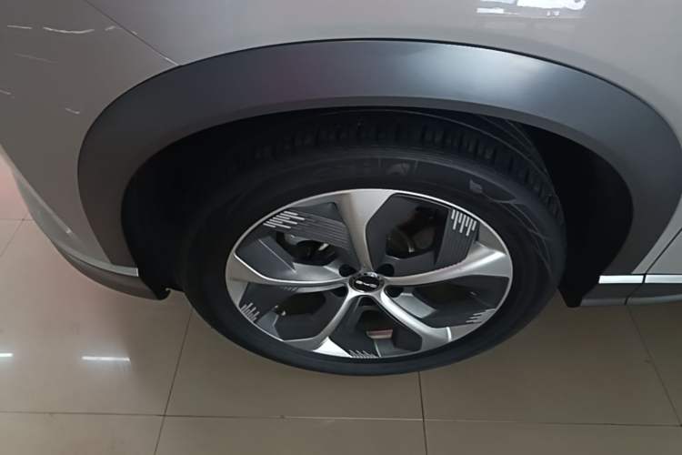 Used BYD Frigate 07 2023 DM-i 100KM Prestige Model Left Front Wheel Hub