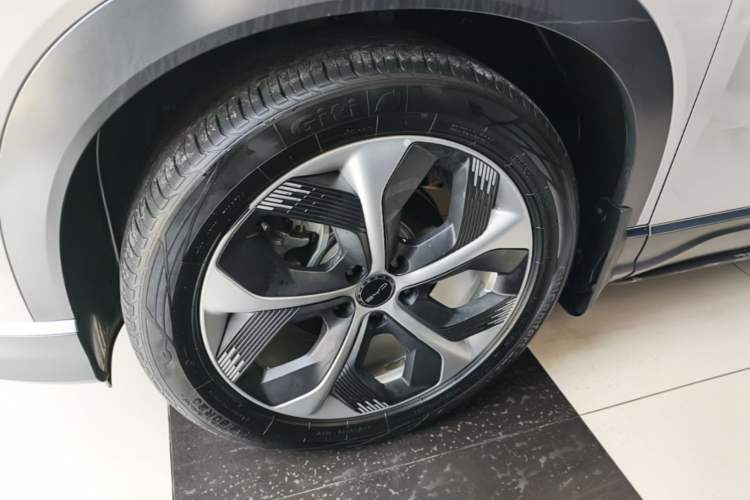 Used BYD Frigate 07 2023 DM-i 205KM Prestige Model Left Front Wheel Hub