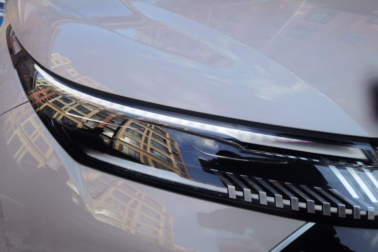 Used BYD Frigate 07 2023 DM-p 175 km Four-Wheel Drive Flagship Model Right Front Headlight