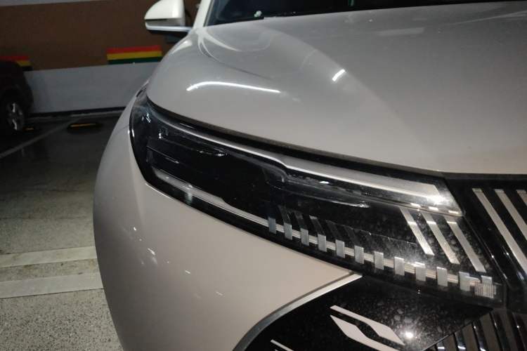 Used BYD Frigate 07 2023 DM-i 100KM Prestige Model Right Front Headlight