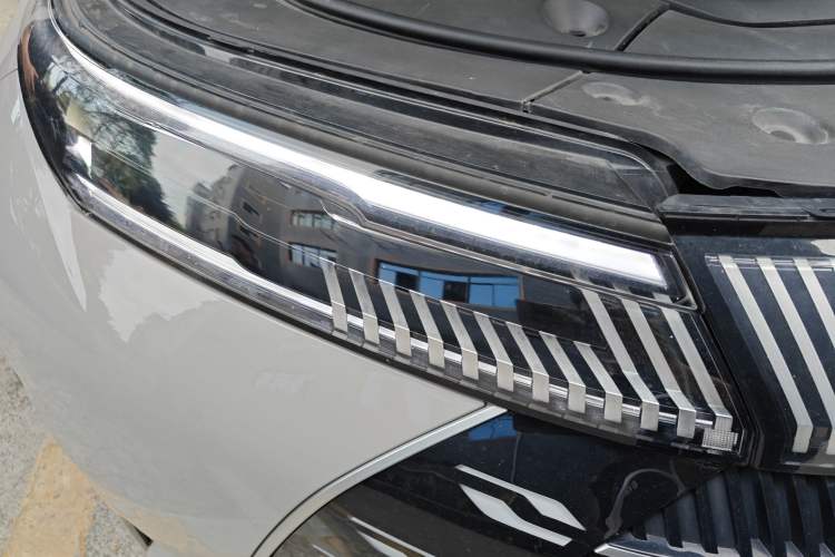 Used BYD Frigate 07 2023 DM-i 100KM Prestige Model Right Front Headlight