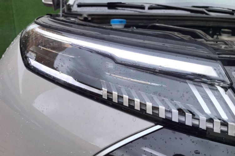 Used BYD Frigate 07 2023 DM-p 175 km Four-Wheel Drive Flagship Model Right Front Headlight