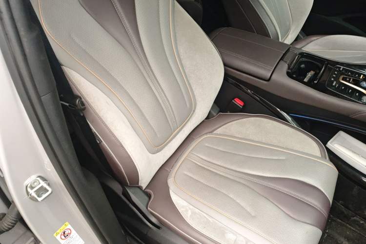 Used BYD Frigate 07 2023 DM-p 175 km Four-Wheel Drive Navigation Model Right Front Seat