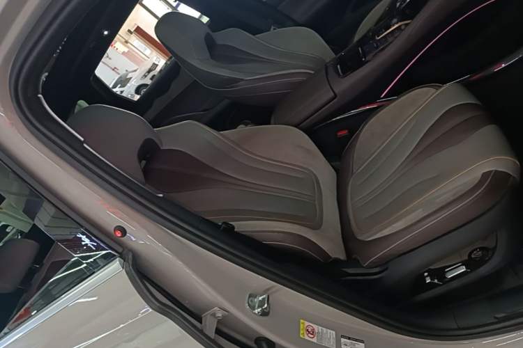 Used BYD Frigate 07 2023 DM-i 100KM Prestige Model Right Front Seat