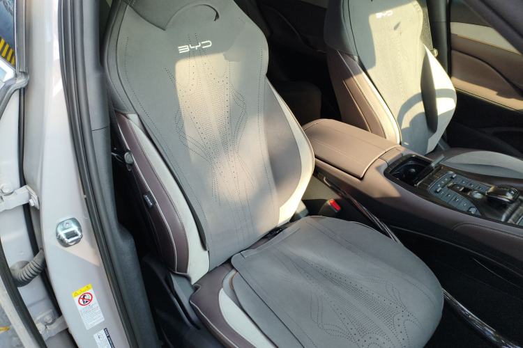 Used BYD Frigate 07 2023 DM-p 175 km Four-Wheel Drive Flagship Model Right Front Seat