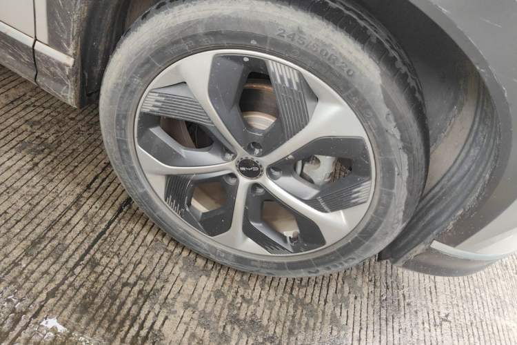 Used BYD Frigate 07 2023 DM-i 100KM Prestige Model Right Front Wheel Hub