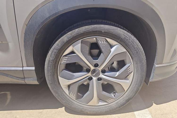 Used BYD Frigate 07 2023 DM-i 100KM Prestige Model Right Front Wheel Hub