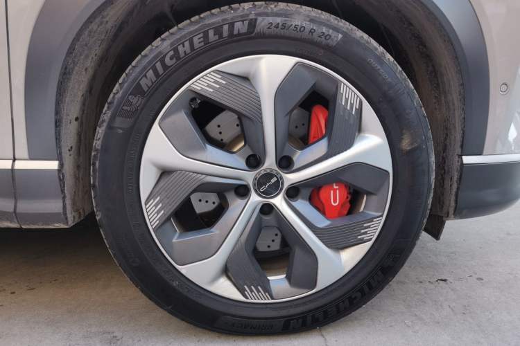 Used BYD Frigate 07 2023 DM-p 175 km Four-Wheel Drive Flagship Model Right Front Wheel Hub