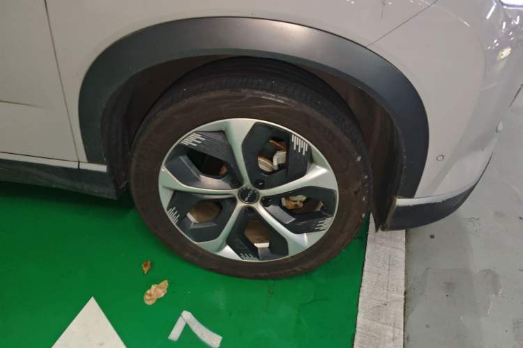 Used BYD Frigate 07 2023 DM-i 100KM Flagship Model Right Front Wheel Hub