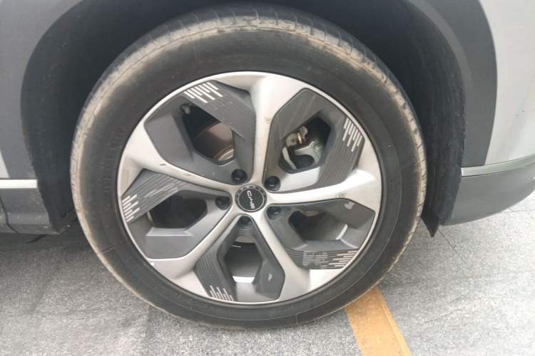 Used BYD Frigate 07 2023 DM-i 205KM Prestige Model Right Front Wheel Hub