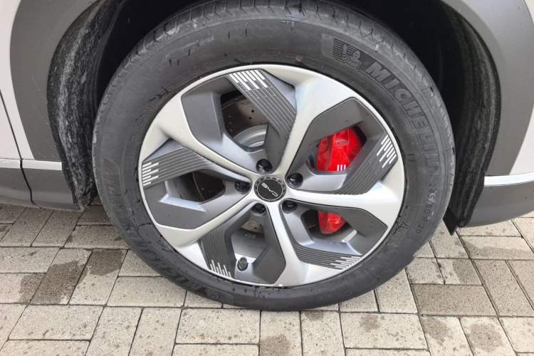 Used BYD Frigate 07 2023 DM-p 175 km Four-Wheel Drive Flagship Model Right Front Wheel Hub
