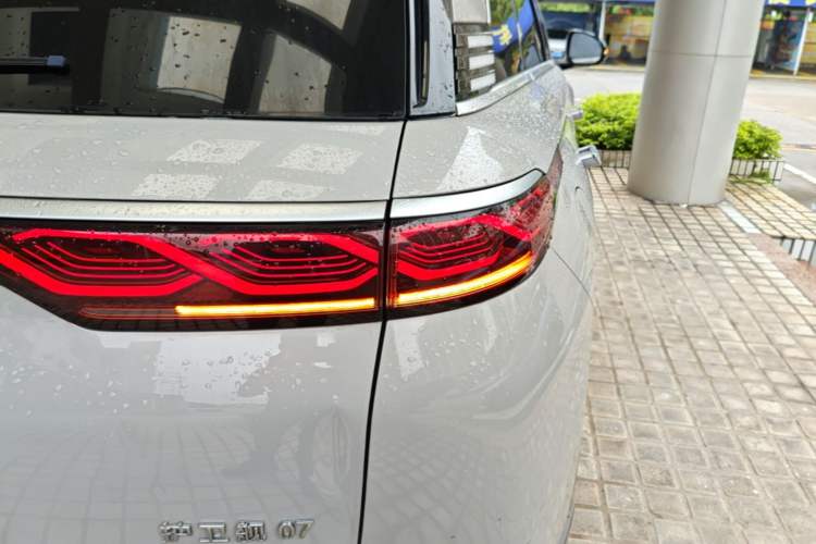 Used BYD Frigate 07 2023 DM-i 205KM Flagship Model Right Rear Taillight