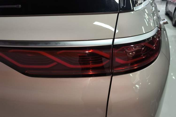 Used BYD Frigate 07 2023 DM-i 100KM Prestige Model Right Rear Taillight