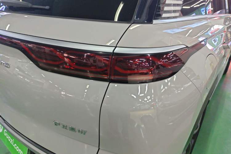 Used BYD Frigate 07 2023 DM-i 100KM Flagship Model Right Rear Taillight