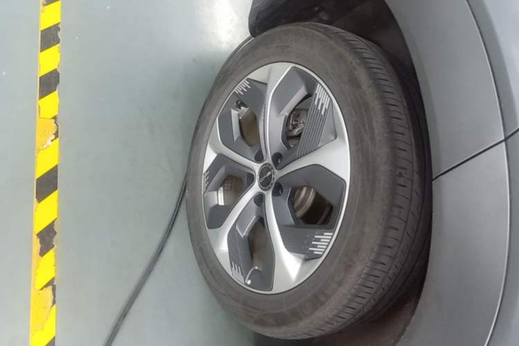 Used BYD Frigate 07 2023 DM-i 205KM Flagship Model Right Rear Wheel Hub