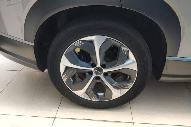 Used BYD Frigate 07 2023 DM-i 205KM Prestige Model Right Rear Wheel Hub