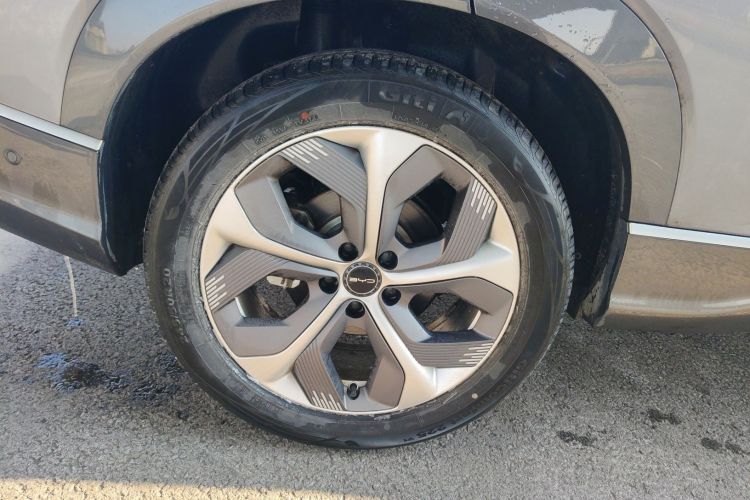 Used BYD Frigate 07 2023 DM-i 205KM Flagship Model Right Rear Wheel Hub