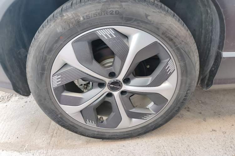 Used BYD Frigate 07 2023 DM-i 205KM Flagship Model Right Rear Wheel Hub
