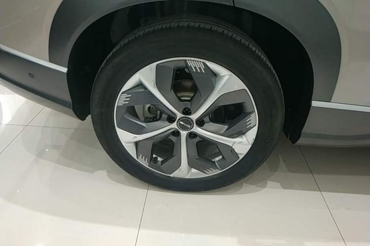 Used BYD Frigate 07 2023 DM-i 205KM Flagship Model Right Rear Wheel Hub